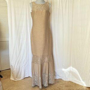 London Times Ivory Pintuck Jersey Boatneck lace trims Elegant Gown Size 12